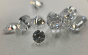 ムンバイはダイヤモンドなど宝石の街：日本のジュエリーも約8割インドで加工